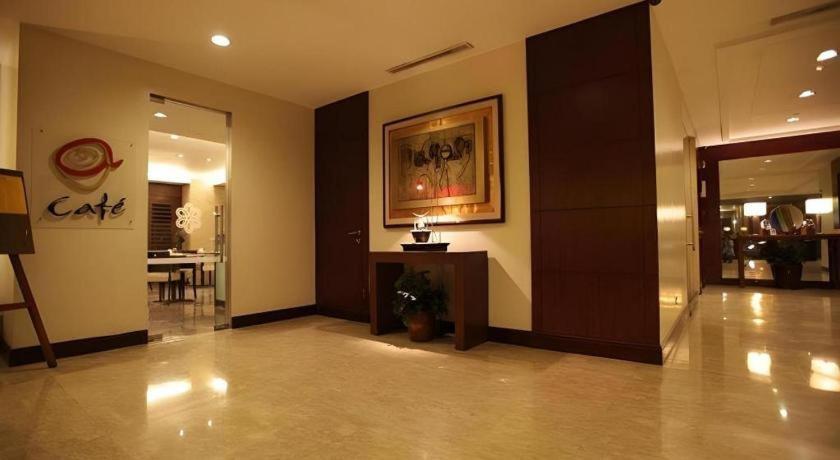 Amorsolo Mansion Hotel Manila Bagian luar foto